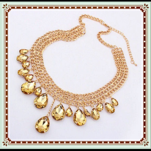 Jewelry - Beautiful gold necklace with topaz stone.