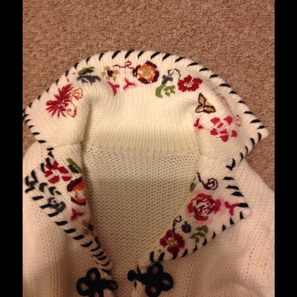 Additional sweater pictures of collar
