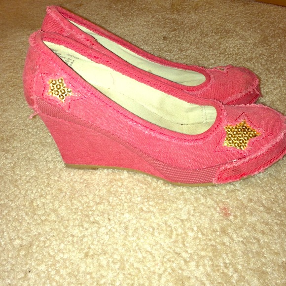 Red wedges