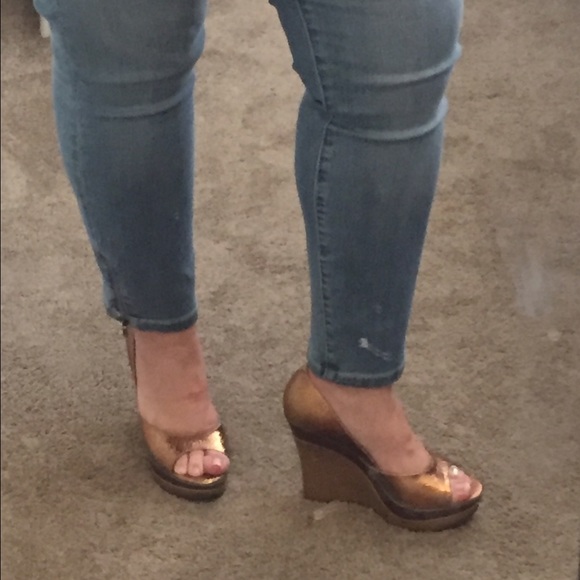 Sexy peep toe metallic wedges! - Picture 4 of 5
