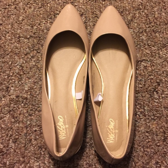 nude flats