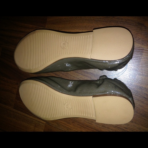 Flats - Picture 2 of 4