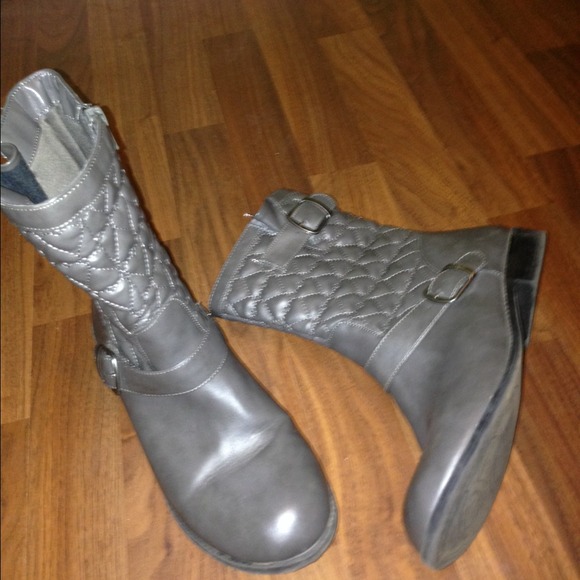Boots - Picture 3 of 3