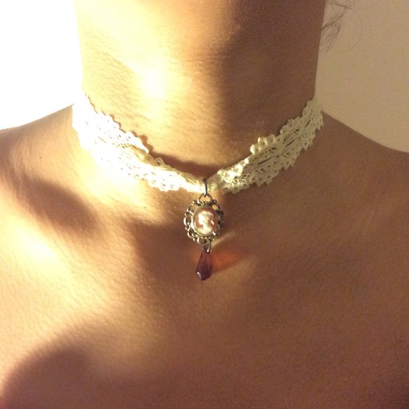 choker necklace