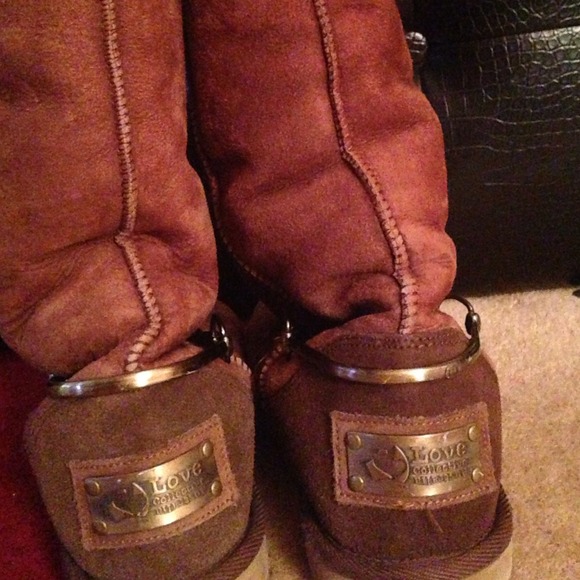 Love Collective Brown Uggs - Picture 2 of 4