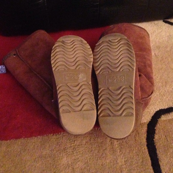 Love Collective Brown Uggs - Picture 3 of 4