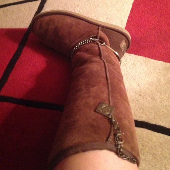 Love Collective Brown Uggs - Picture 4 of 4