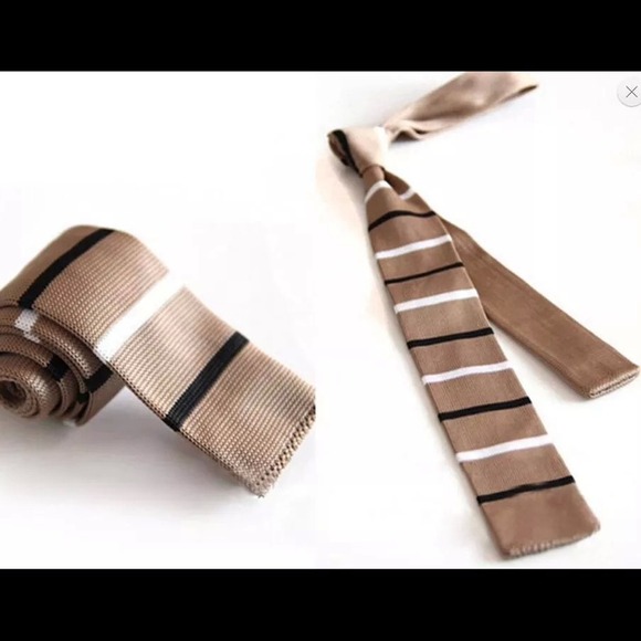 Knitted tie