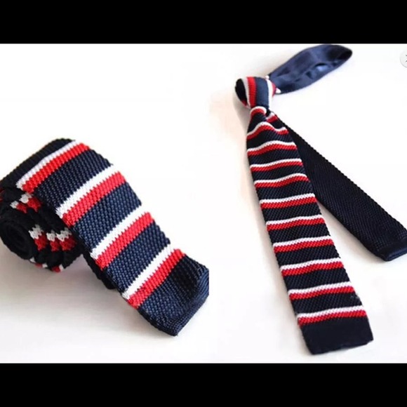 Knitted tie