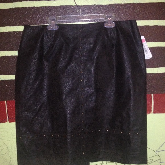 Conrade C collection skirt - Picture 2 of 2