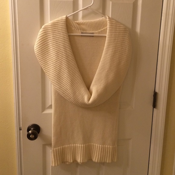 Reduced price! Cream colored, sleeveless sweater.