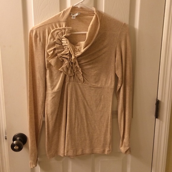 Reduced price! Cabi long sleeve top.