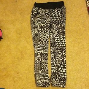 Patterned soft pants with pockets