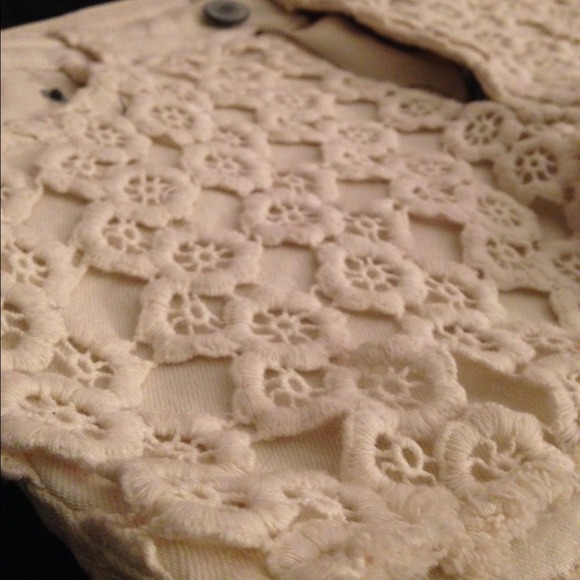 NWT High Waisted Shorts with Crochet Details - Picture 3 of 3