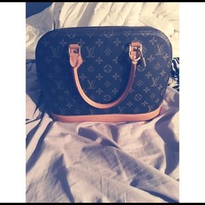 Louise Vuitton 💋 must have
