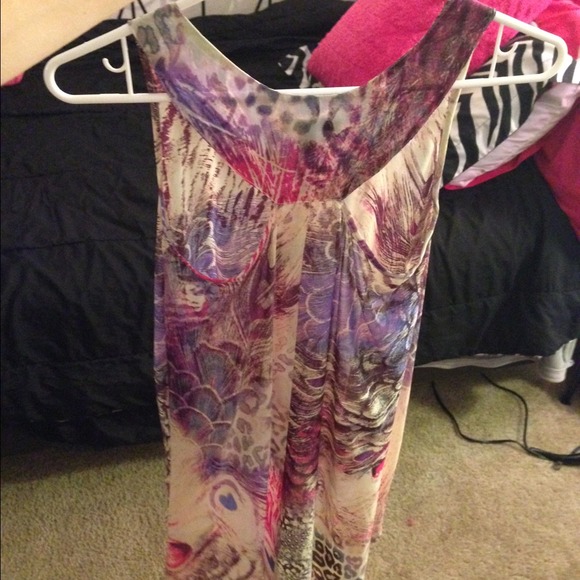 Patterned High Low Top - Picture 2 of 3
