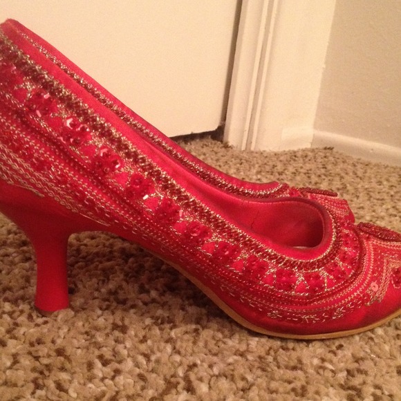 The red shoes - Picture 3 of 4