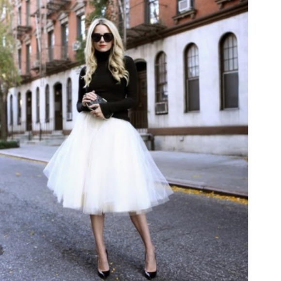 Dresses & Skirts - GORGEOUS WHITE TULLE SKIRT!❤️
