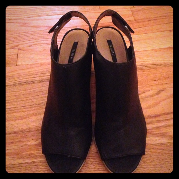 Black peep toe sandals