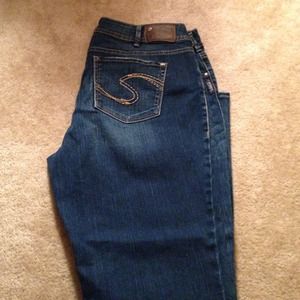 Silver // size 32 long, great detailing, like new