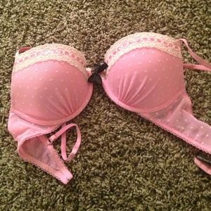 Victoria's Secret 34D bra