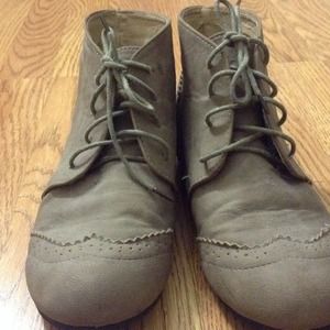 Size 8 oxford booties