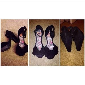 ROCKETDOGS bow heels