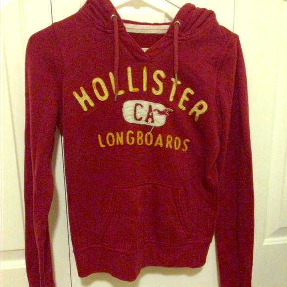Burgundy pullover hoodie