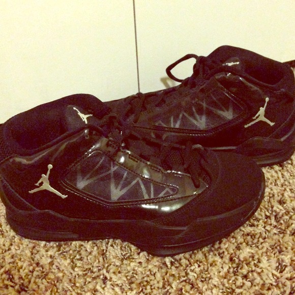 Black and silver take flight Jordan's size 4Y