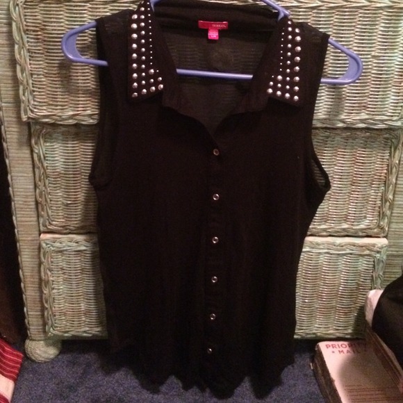 Black button up cotton top with silver detail