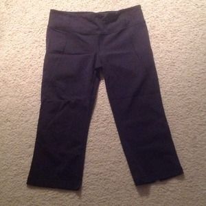 Lululemon Gather and Crow Crop - sz10!