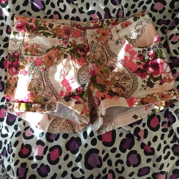 paisley floral short shorts