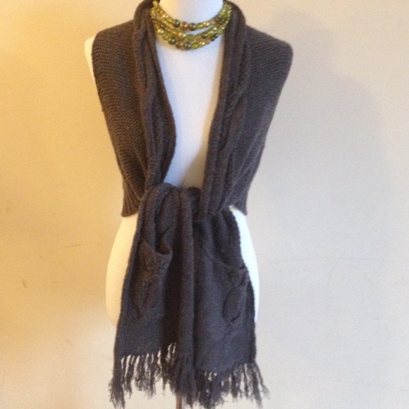 For ever 21 grey scarf sweater vest