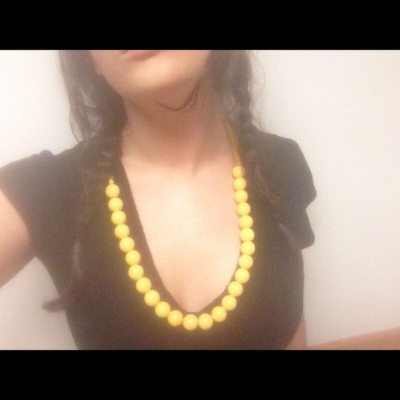 Sunshine yellow bead necklace w/peace earrings