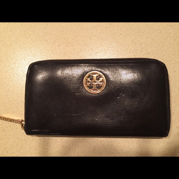 Tory Burch Clutches & Wallets - PRICE DROP Tory Burch Wallet