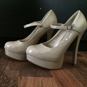 Size 7 Chinese Laundry Heels
