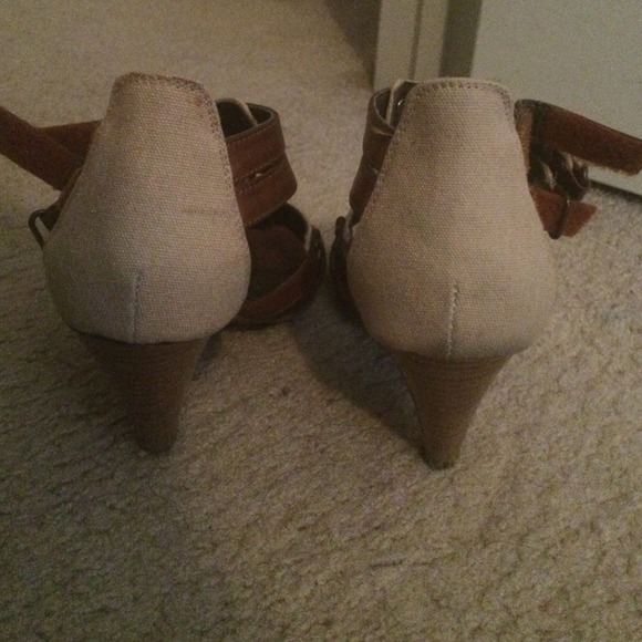 Cute tan and brown heels! - Picture 2 of 3