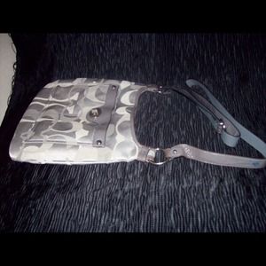 COACH CROSS BODY GRAY PURSE