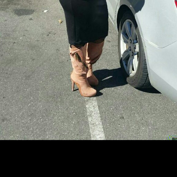 Donald  J Pliner Zip Boot - Picture 2 of 4