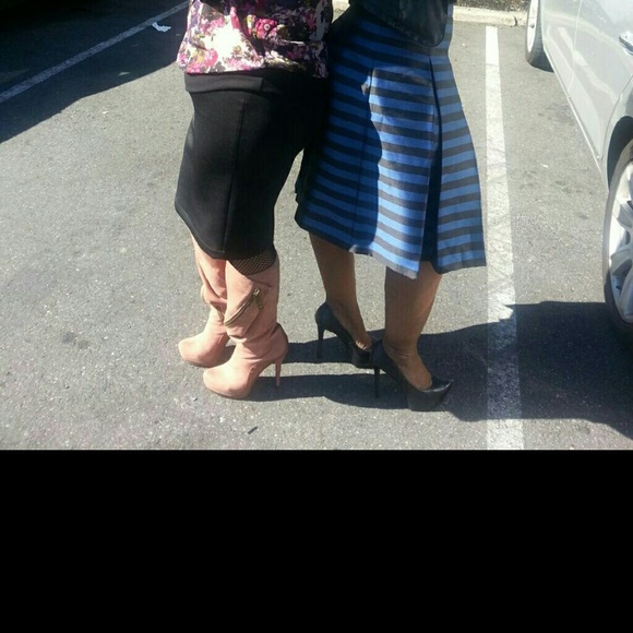 Donald  J Pliner Zip Boot - Picture 4 of 4