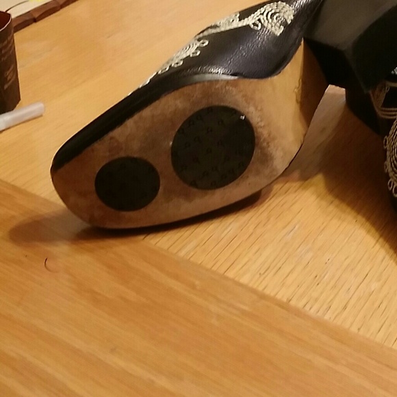 Adorable 1/2 boot slip on clogs - Picture 2 of 3