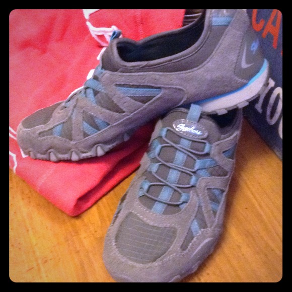 Shoes - Sketcher slip on
