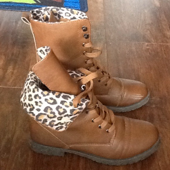💢Sold💢Brown/Tan combat boots Leopard - Picture 2 of 3