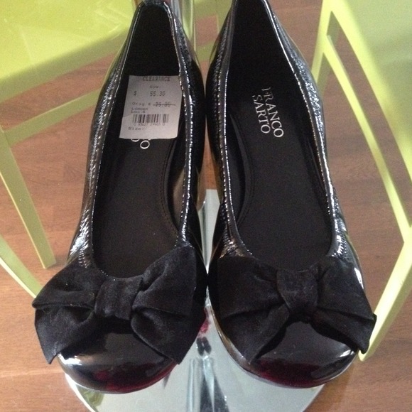 NWT Franco Sarto Black Patent Bow Flats!