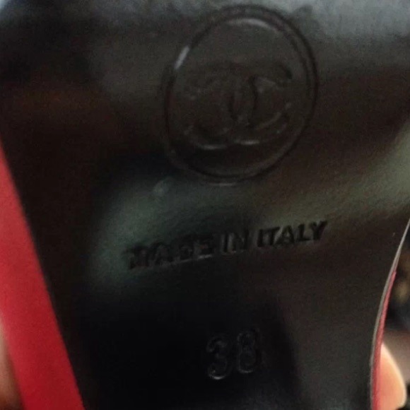 FLASH 🌺2x HOST PICK🌺AUTH CHANEL SANDALS - Picture 2 of 4