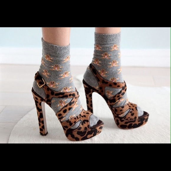 LOOKING FOR: Miu Miu heels - Picture 2 of 2