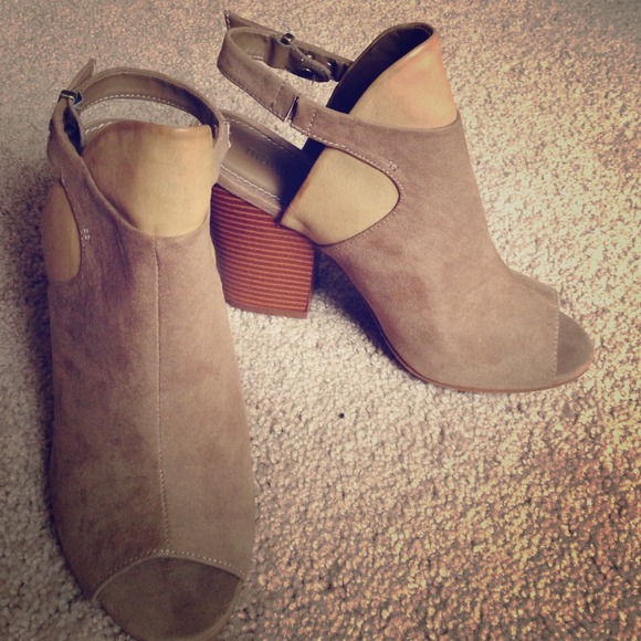 Suede and leather open toe Booties...
