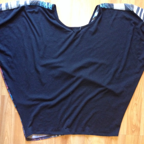 Blushed Pattern Top - Picture 4 of 4