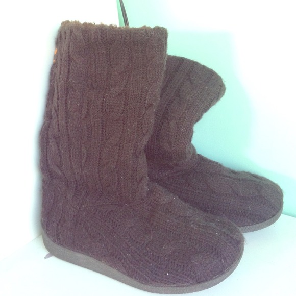 Brown crochet knit boots!
