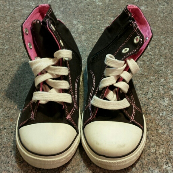 Girl's Shoes - Picture 2 of 4